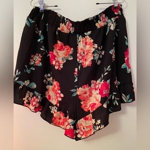 Living Doll ruffle hem shorts, NWT, SZ 2X